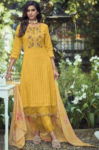 Women Floral Embroidered Thread Work Cotton Kurta with Trousers & With Dupatta