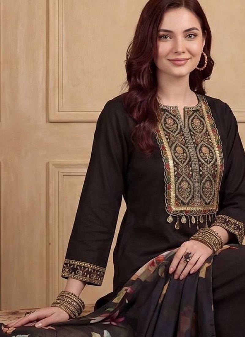 Women Floral Embroidered Thread Work Kurta with Trousers & With Dupatta