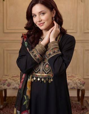 Women Floral Embroidered Thread Work Kurta with Trousers & With Dupatta 3