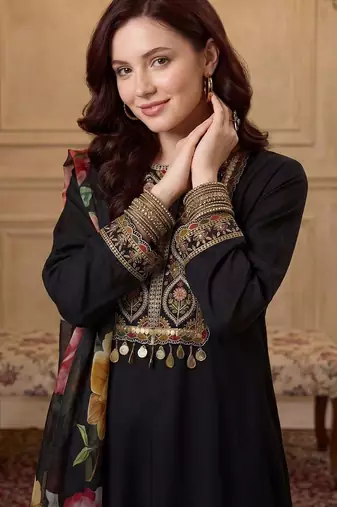 Women Floral Embroidered Thread Work Kurta with Trousers & With Dupatta