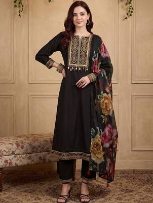 Women Floral Embroidered Thread Work Kurta with Trousers & With Dupatta 6
