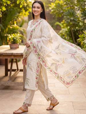 Women Floral Embroidered Thread Work Kurta with Trousers & With Dupatta 3