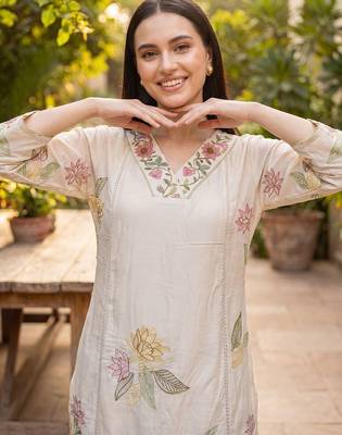 Women Floral Embroidered Thread Work Kurta with Trousers & With Dupatta 4