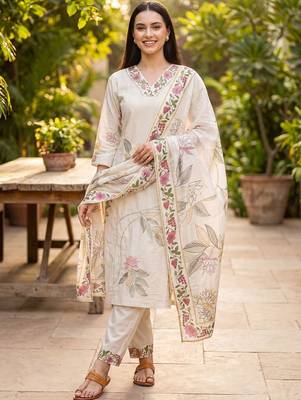 Women Floral Embroidered Thread Work Kurta with Trousers & With Dupatta 1