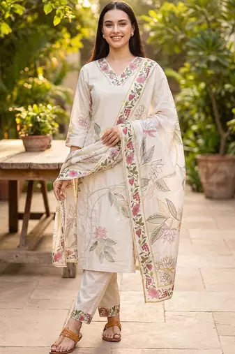 Women Floral Embroidered Thread Work Kurta with Trousers & With Dupatta
