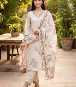 Women Floral Embroidered Thread Work Kurta with Trousers & With Dupatta