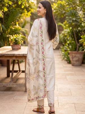 Women Floral Embroidered Thread Work Kurta with Trousers & With Dupatta 6