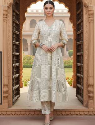 Women Printed Cotton Kurta with Trousers 1