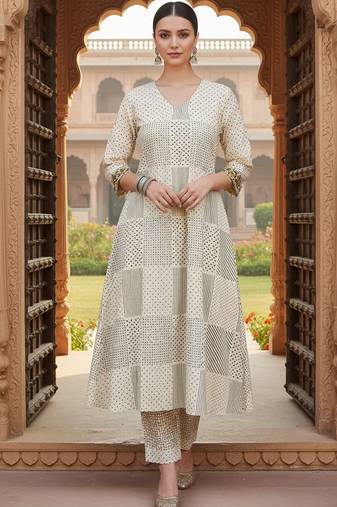 Women Printed Cotton Kurta with Trousers