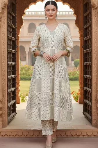 Women Printed Cotton Kurta with Trousers