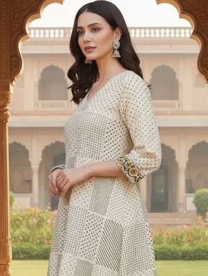 Women Printed Cotton Kurta with Trousers 2