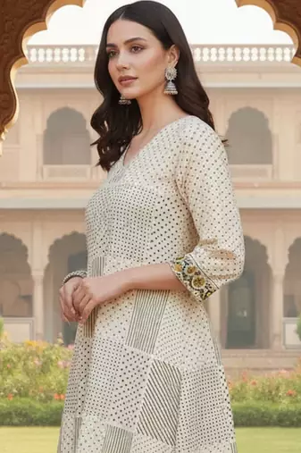 Women Printed Cotton Kurta with Trousers