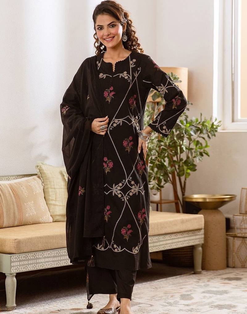 Women Floral Embroidered Thread Work Cotton Kurta with Trousers & With Dupatta