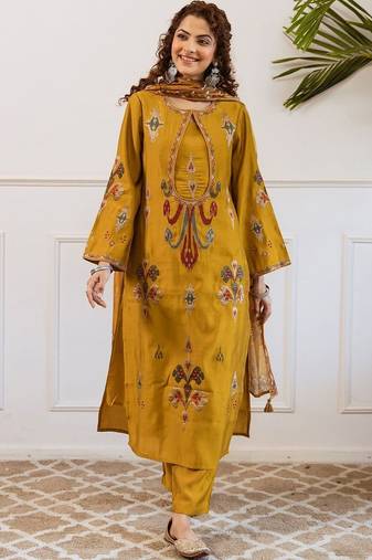 Women Ethnic Motifs Embroidered Thread Work Kurta with Trousers & With Dupatta