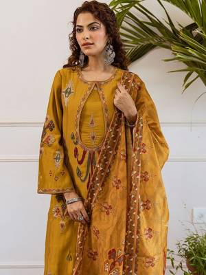 Women Ethnic Motifs Embroidered Thread Work Kurta with Trousers & With Dupatta 2