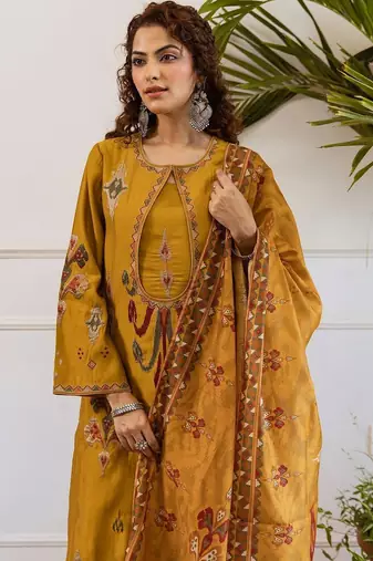 Women Ethnic Motifs Embroidered Thread Work Kurta with Trousers & With Dupatta
