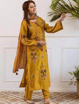 Women Ethnic Motifs Embroidered Thread Work Kurta with Trousers & With Dupatta 3