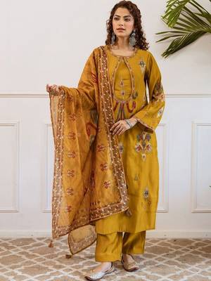 Women Ethnic Motifs Embroidered Thread Work Kurta with Trousers & With Dupatta 5