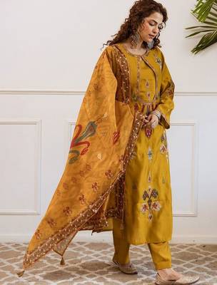 Women Ethnic Motifs Embroidered Thread Work Kurta with Trousers & With Dupatta 6