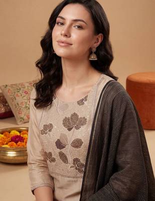 Women Ethnic Motifs Embroidered Thread Work Kurta with Trousers & With Dupatta 2
