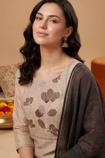 Women Ethnic Motifs Embroidered Thread Work Kurta with Trousers & With Dupatta