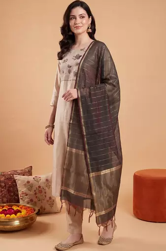 Women Ethnic Motifs Embroidered Thread Work Kurta with Trousers & With Dupatta