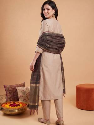 Women Ethnic Motifs Embroidered Thread Work Kurta with Trousers & With Dupatta 4