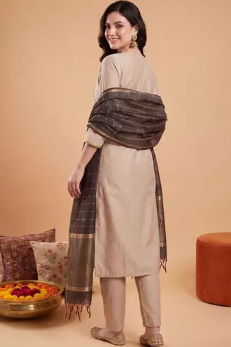 Women Ethnic Motifs Embroidered Thread Work Kurta with Trousers & With Dupatta