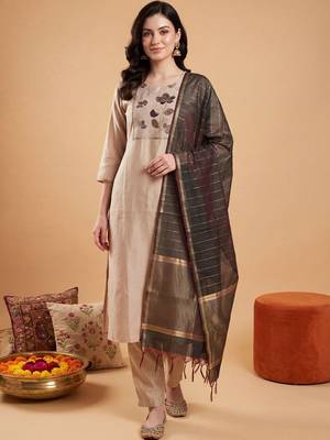 Women Ethnic Motifs Embroidered Thread Work Kurta with Trousers & With Dupatta 6
