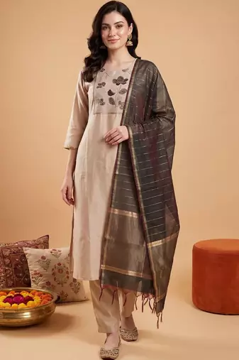 Women Ethnic Motifs Embroidered Thread Work Kurta with Trousers & With Dupatta