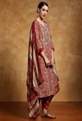 Floral printed cotton v neck kurta trouser & dupatta set 2