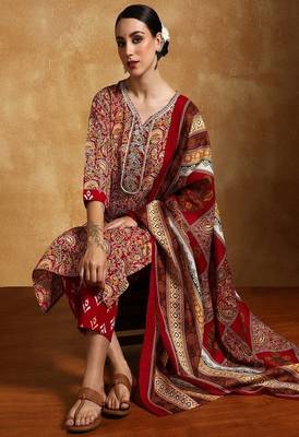 Floral printed cotton v neck kurta trouser & dupatta set 3