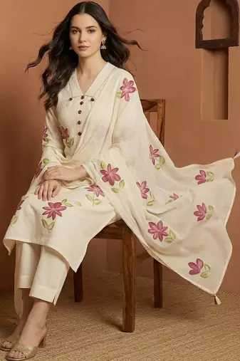Women Floral Printed Gotta Patti Cotton Kurta with Trousers & With Dupatta