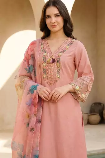 Women Floral Embroidered Thread Work Kurta with Trousers & With Dupatta