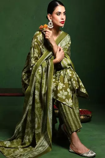 Floral embroidered cotton v neck kurta trouser & dupatta set