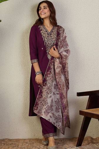 Women Ethnic Motifs Embroidered Thread Work Kurta with Trousers & Dupatta