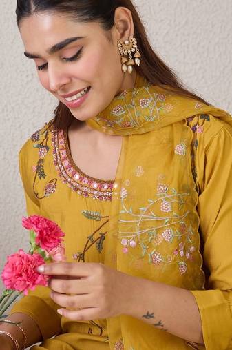 Women Ethnic Motifs Embroidered Thread Work Kurta with Trousers & With Dupatta