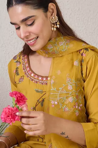Women Ethnic Motifs Embroidered Thread Work Kurta with Trousers & With Dupatta