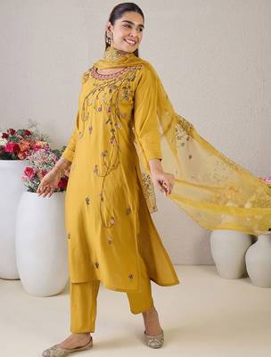 Women Ethnic Motifs Embroidered Thread Work Kurta with Trousers & With Dupatta 3