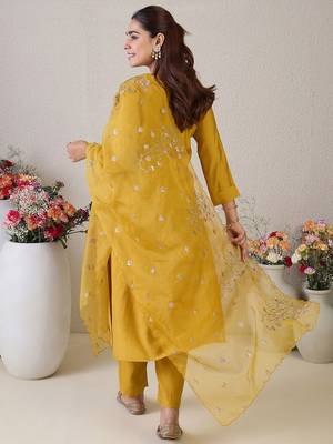 Women Ethnic Motifs Embroidered Thread Work Kurta with Trousers & With Dupatta 4
