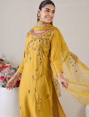Women Ethnic Motifs Embroidered Thread Work Kurta with Trousers & With Dupatta 6