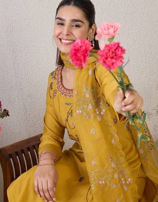 Women Ethnic Motifs Embroidered Thread Work Kurta with Trousers & With Dupatta 7