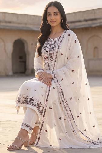 Women Floral Embroidered Thread Work Cotton Kurta with Trousers & With Dupatta