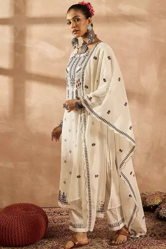 Women Floral Embroidered Thread Work Cotton Kurta with Trousers & With Dupatta