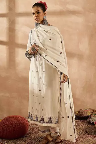 Women Floral Embroidered Thread Work Cotton Kurta with Trousers & With Dupatta