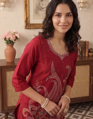 Women Paisley Printed Regular Kurta with Trousers & With Dupatta 3