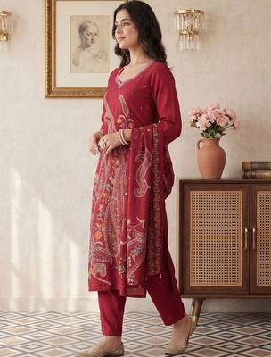Women Paisley Printed Regular Kurta with Trousers & With Dupatta 4