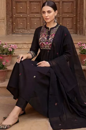Women Ethnic Motifs Embroidered Thread Work Cotton Kurta with Trousers & With Dupatta