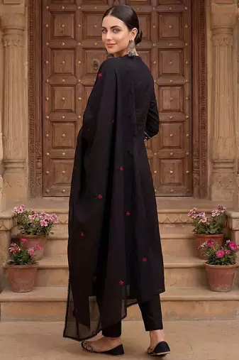 Women Ethnic Motifs Embroidered Thread Work Cotton Kurta with Trousers & With Dupatta