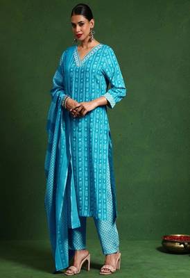 Floral printed cotton v neck kurta trouser & dupatta set 2